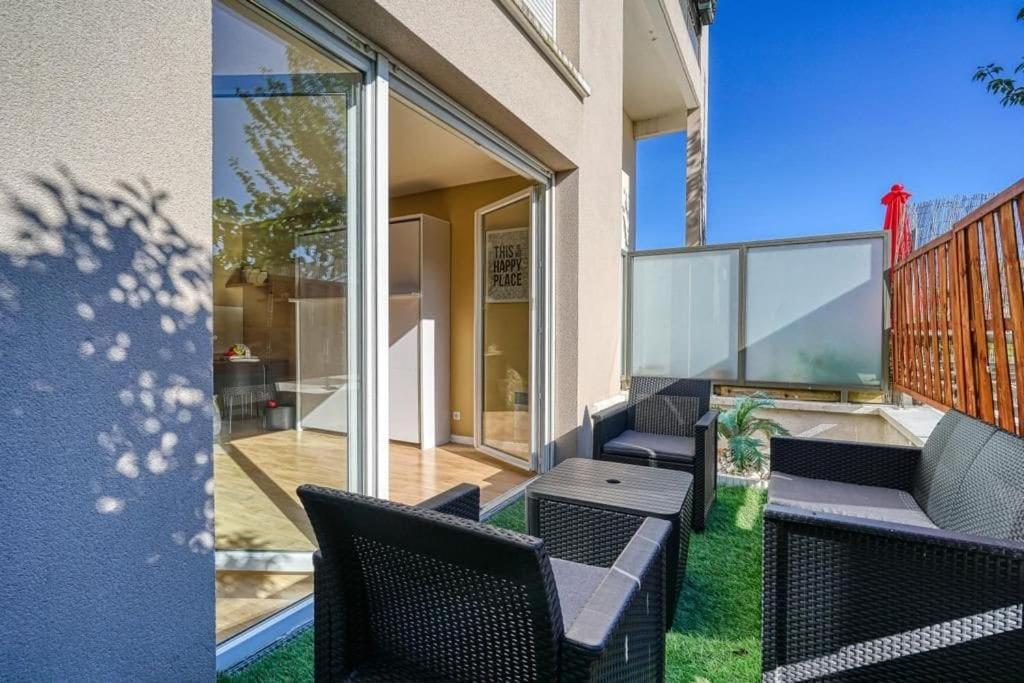 Charmant Studio Avec Terrasse Et Parking Corbeil-Essonnes Eksteriør bilde