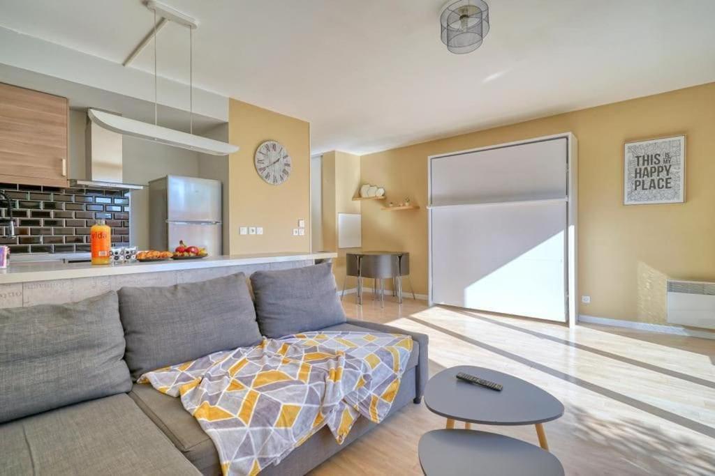 Charmant Studio Avec Terrasse Et Parking Corbeil-Essonnes Eksteriør bilde